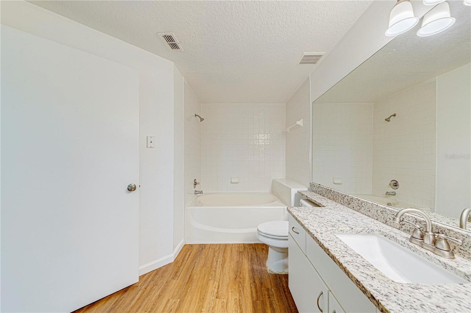 Image 16 of 26 For 5500 Metrowest Boulevard 203
