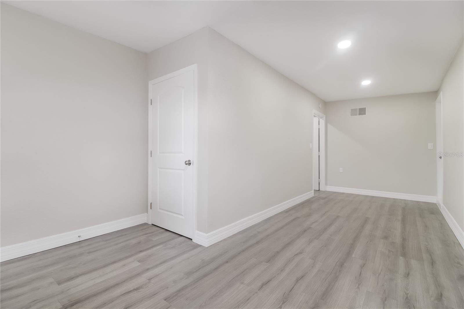 Image 14 of 16 For 6808 Ravenna Avenue