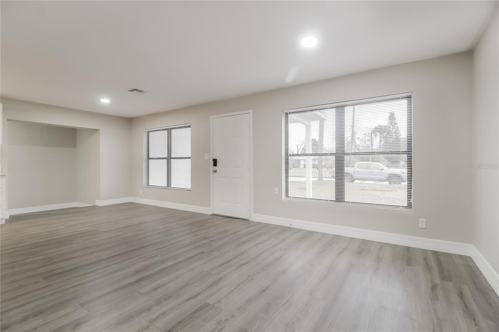 Image 4 of 16 For 6808 Ravenna Avenue