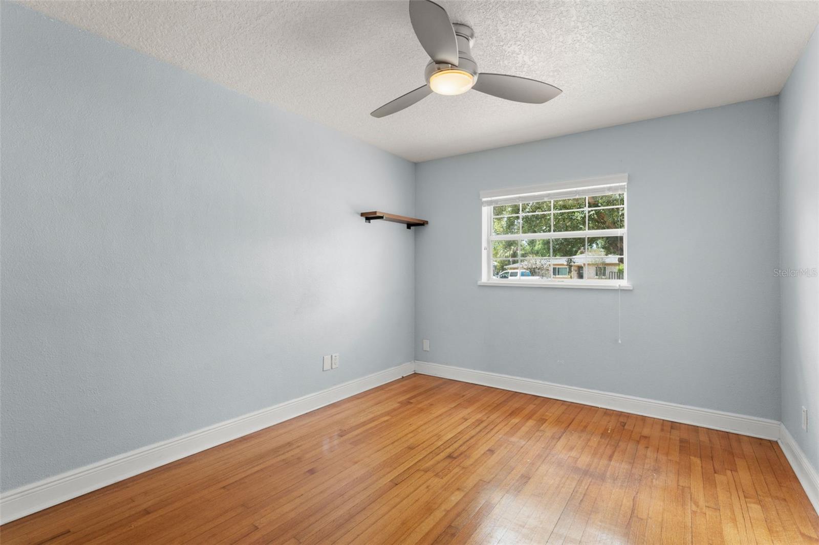 Image 19 of 27 For 439 Sunrise Court