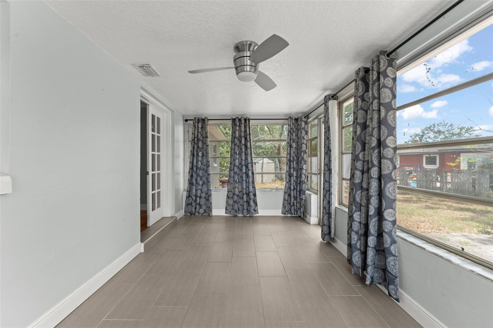 Image 22 of 27 For 439 Sunrise Court