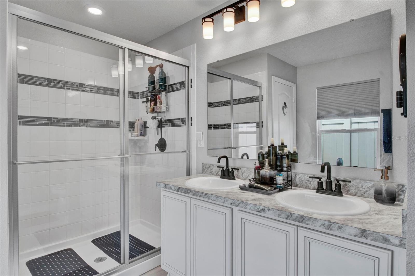 Image 17 of 29 For 208 Summerlin Lane