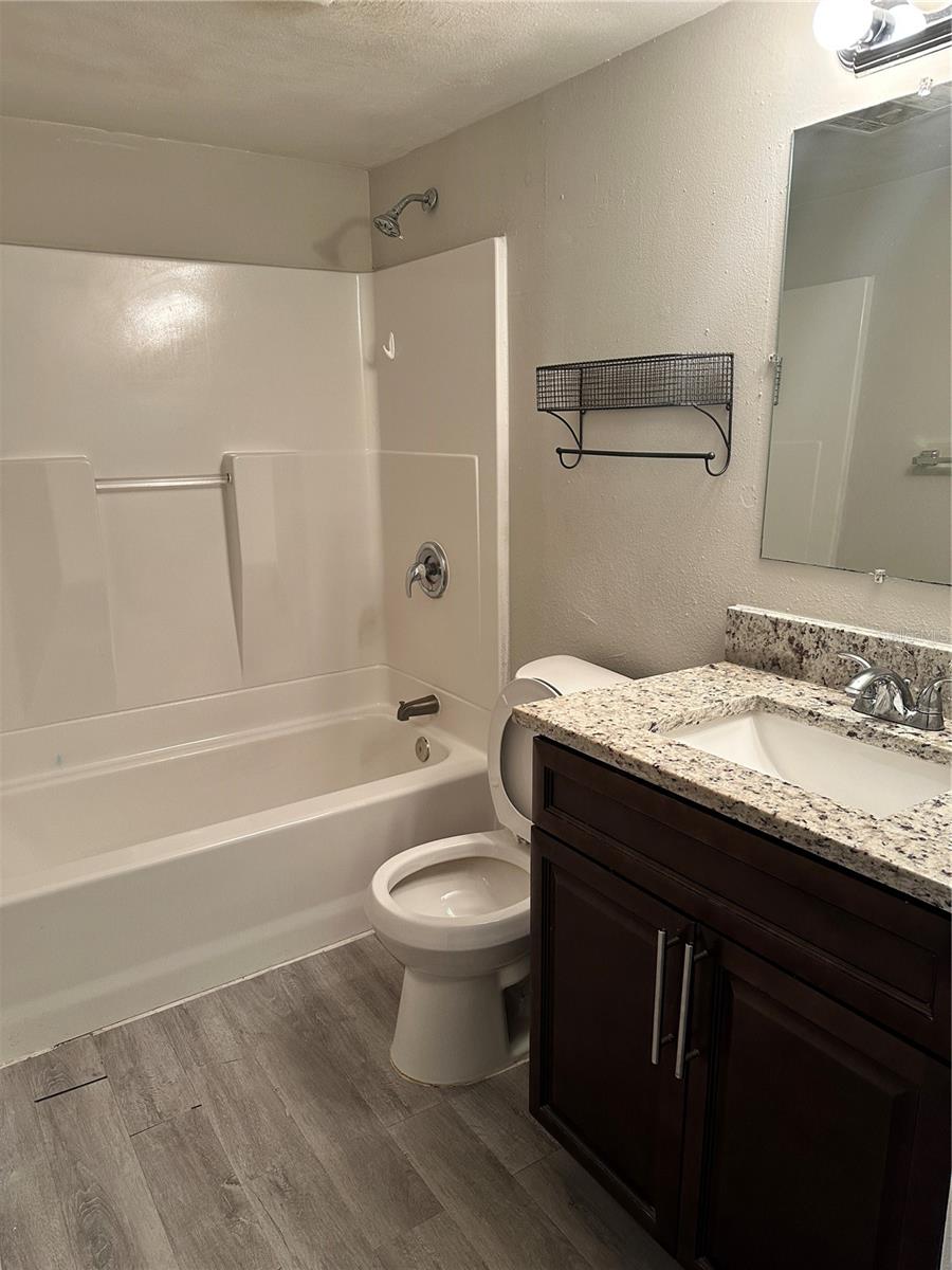Image 11 of 16 For 206 Scottsdale Square 206