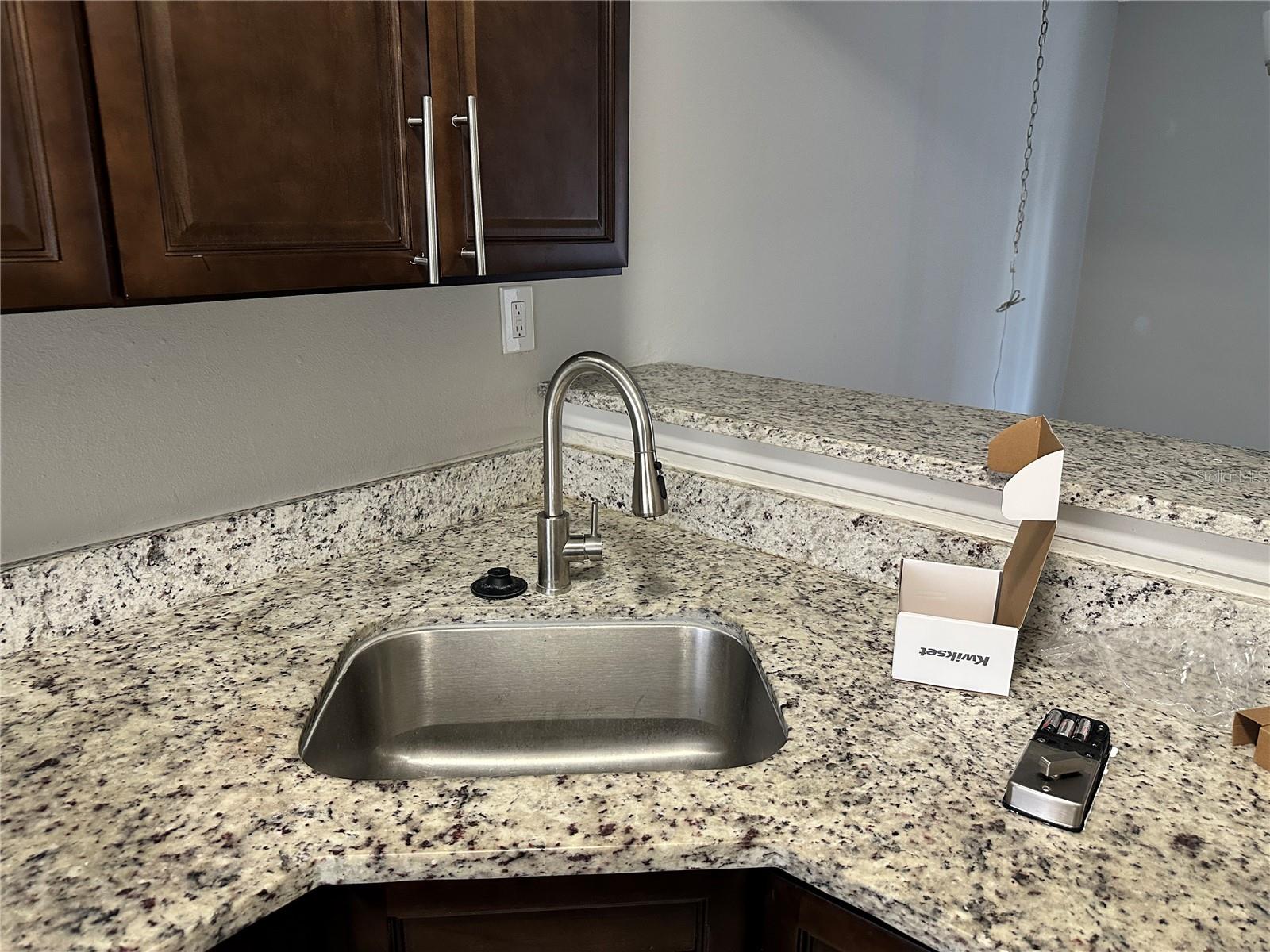 Image 4 of 16 For 206 Scottsdale Square 206