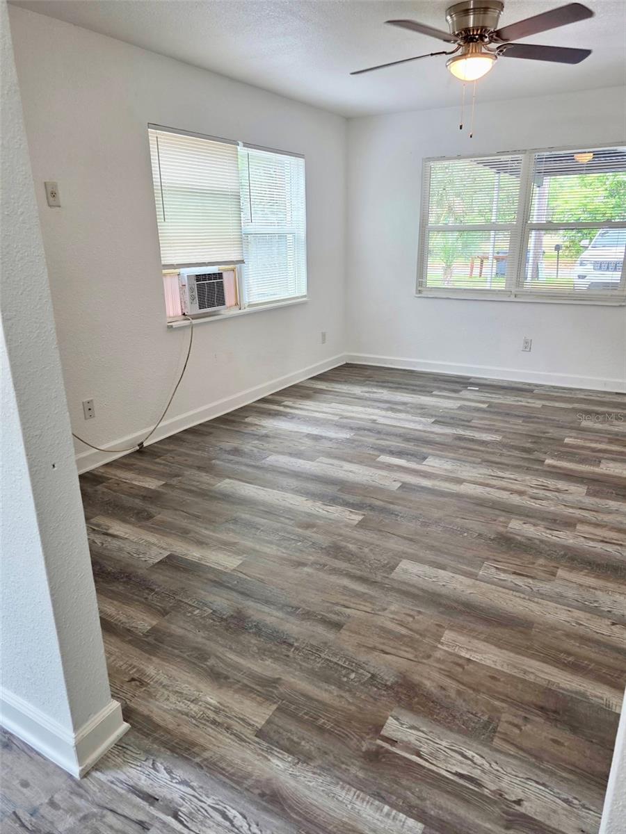 Image 16 of 19 For 509 Robbins Avenue