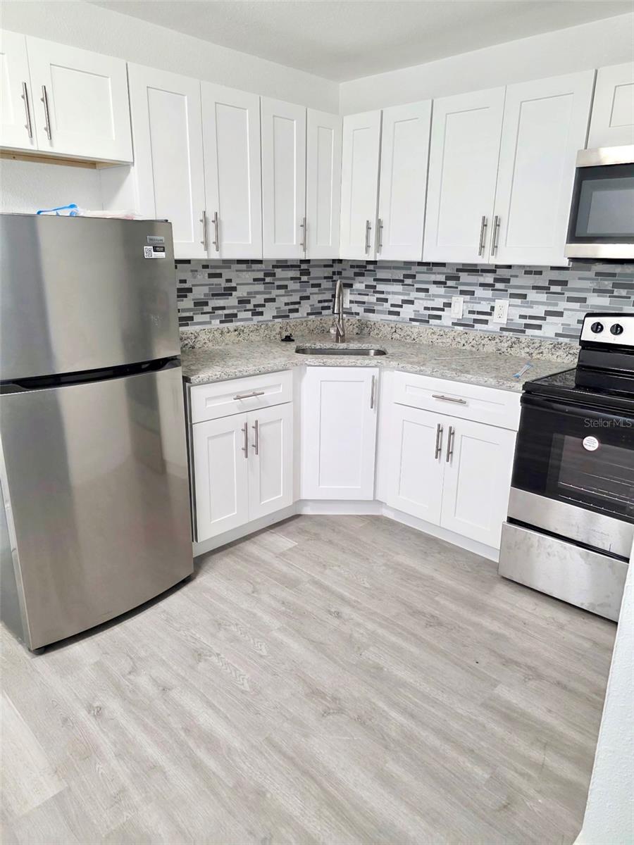 Image 2 of 19 For 509 Robbins Avenue