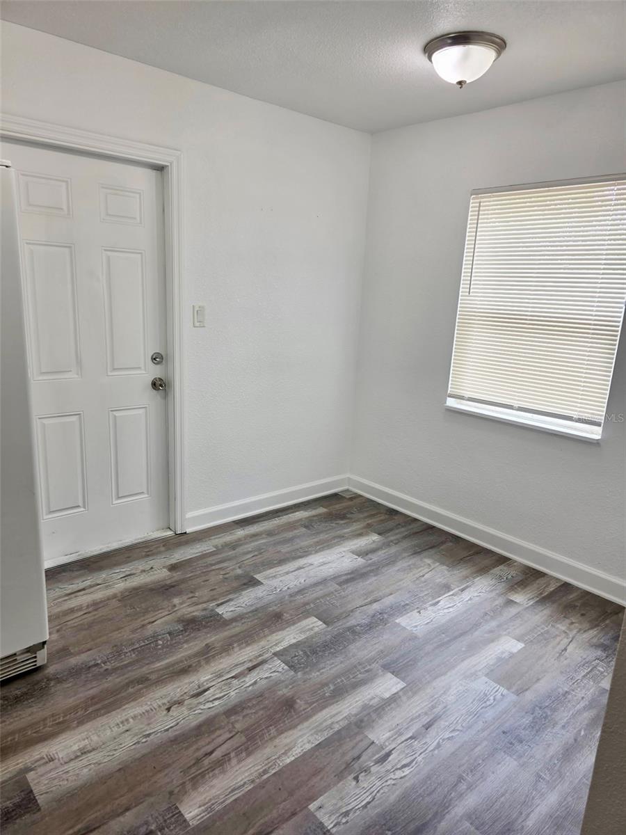 Image 6 of 19 For 509 Robbins Avenue