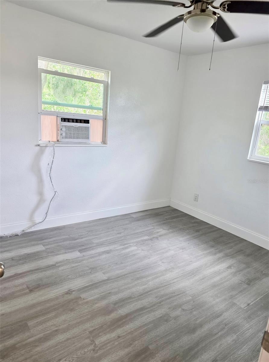 Image 7 of 19 For 509 Robbins Avenue