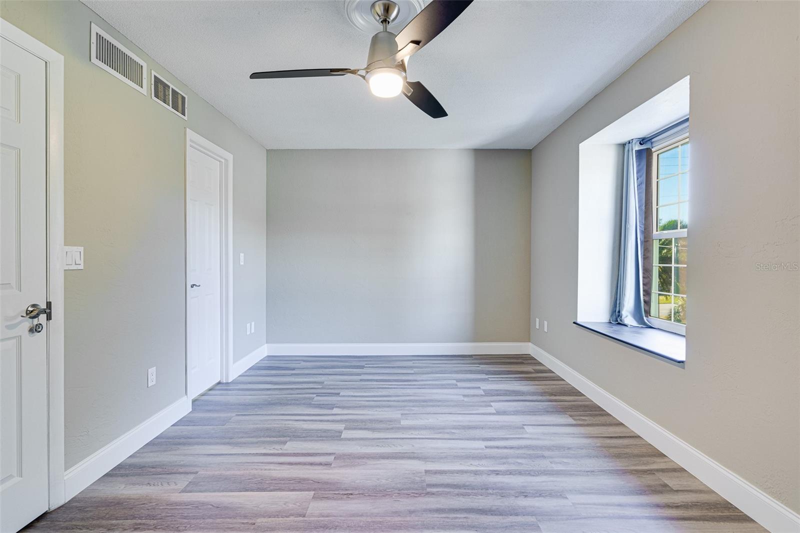 Image 11 of 28 For 315 Glenview Boulevard 3