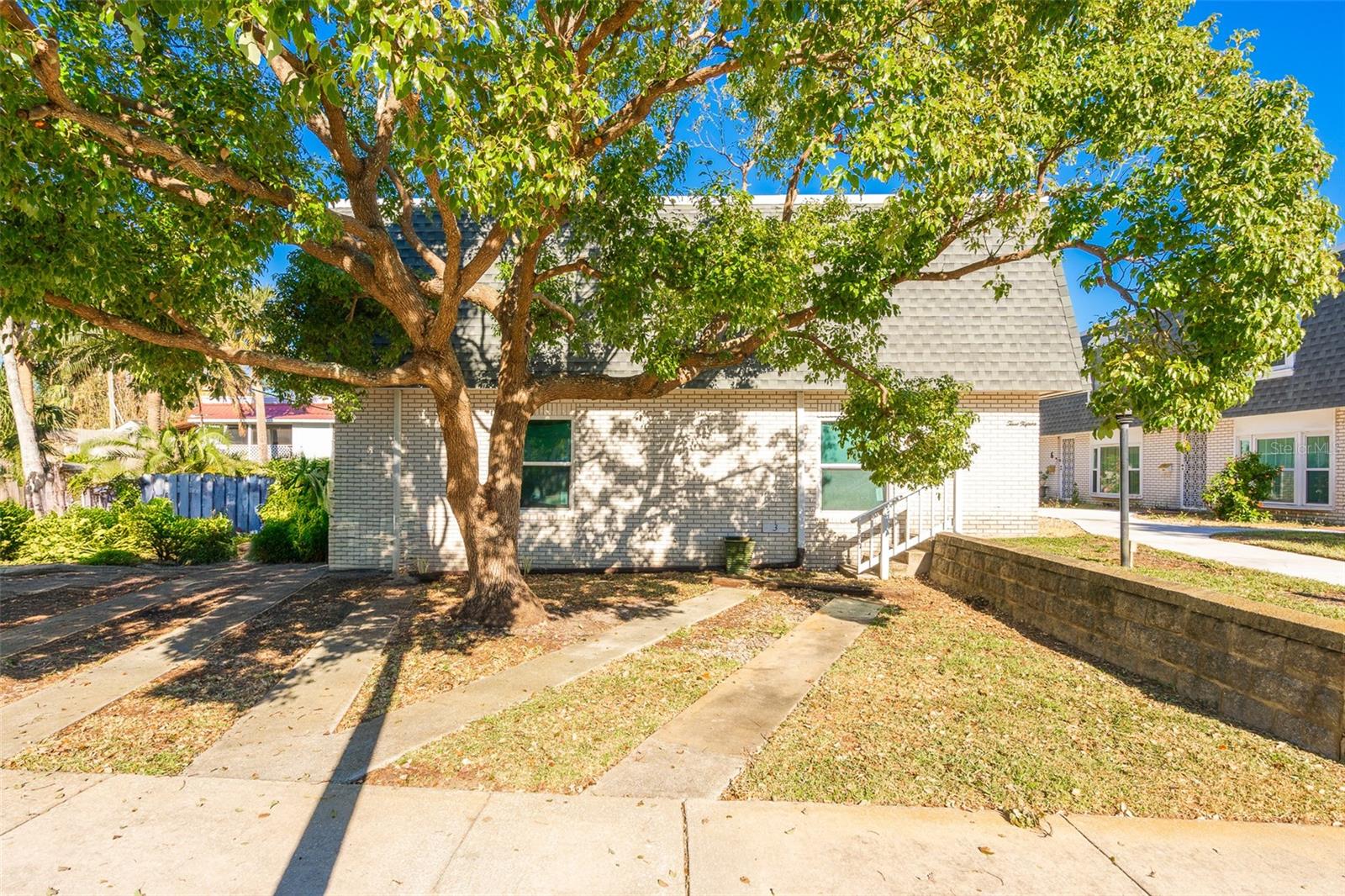 Image 21 of 28 For 315 Glenview Boulevard 3