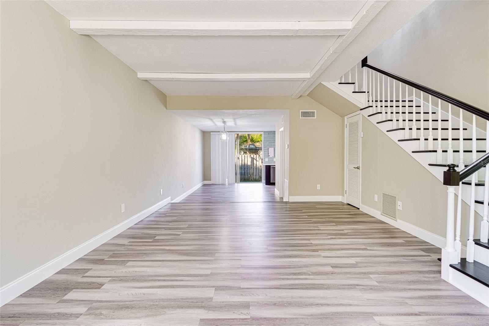 Image 3 of 28 For 315 Glenview Boulevard 3