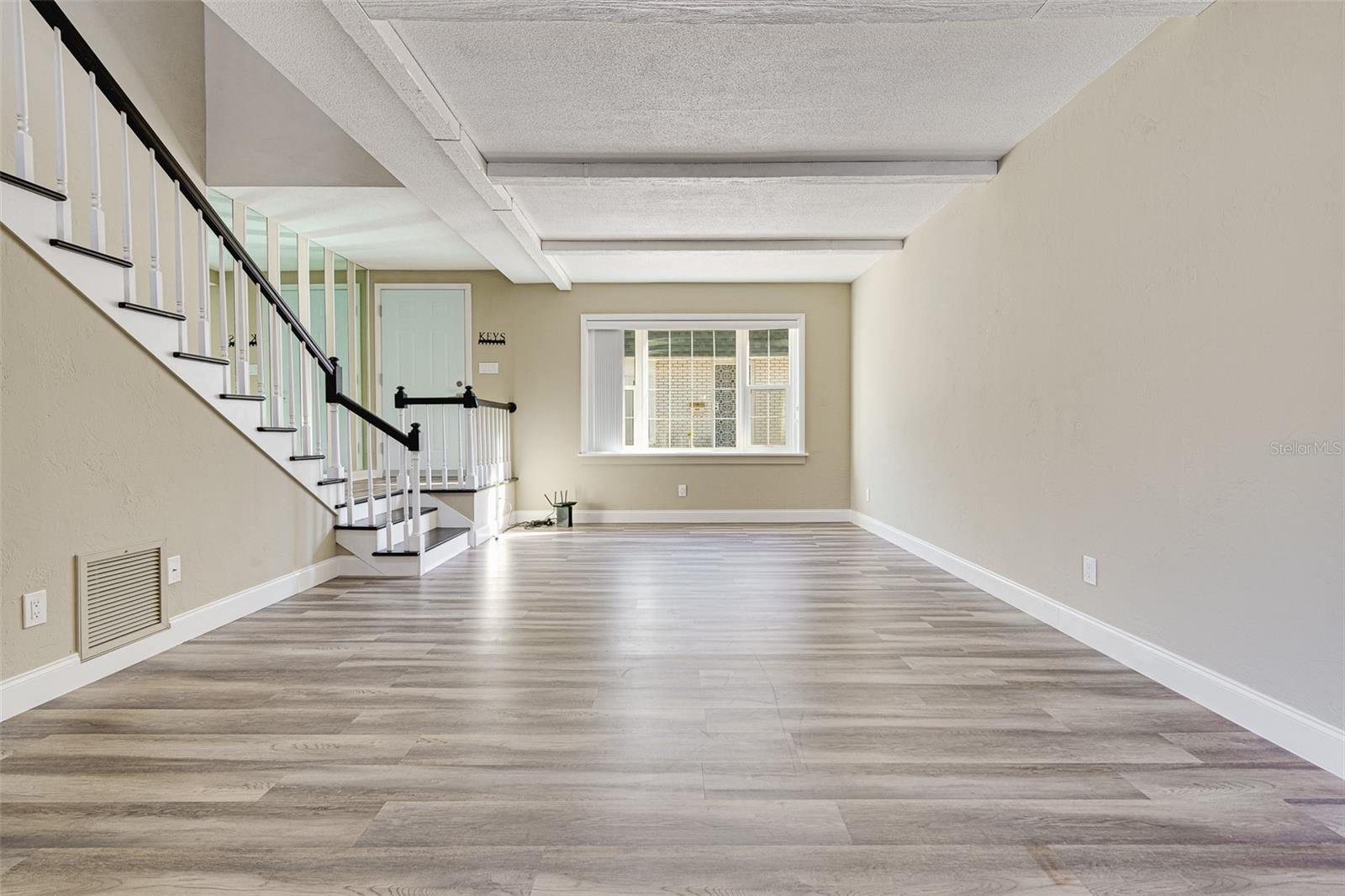 Image 5 of 28 For 315 Glenview Boulevard 3