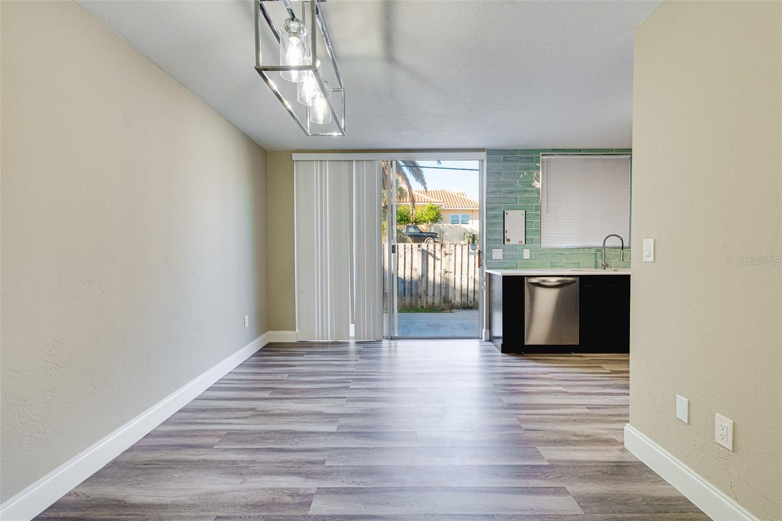 Image 6 of 28 For 315 Glenview Boulevard 3
