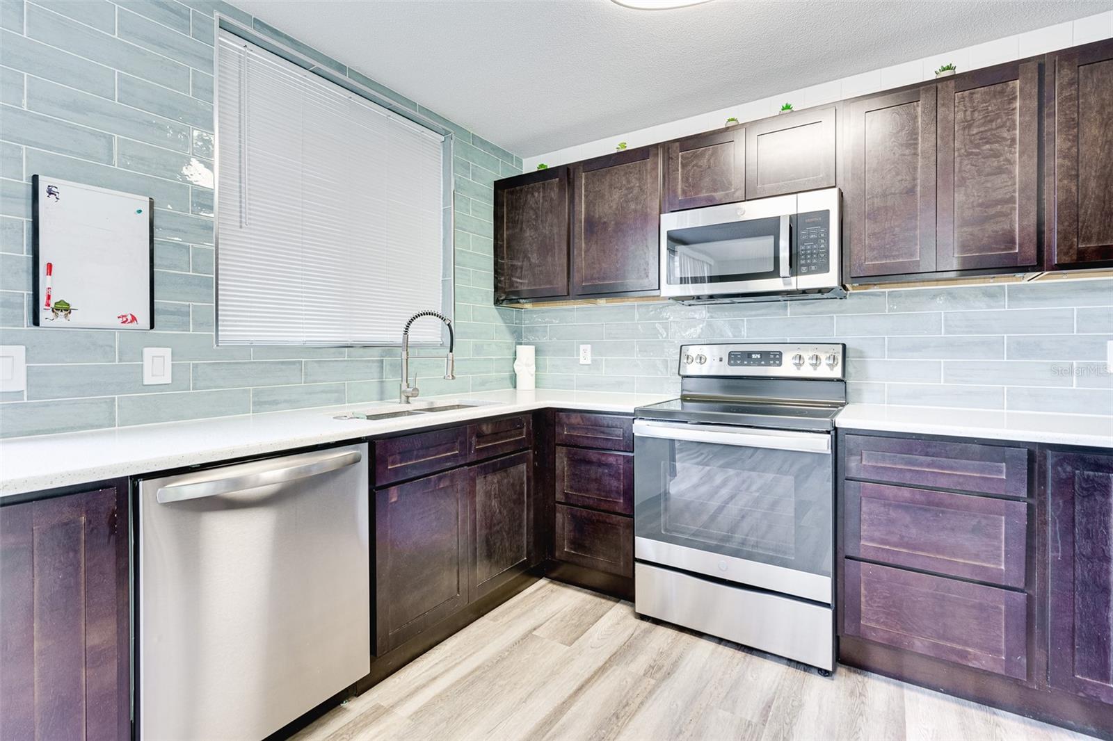 Image 7 of 28 For 315 Glenview Boulevard 3