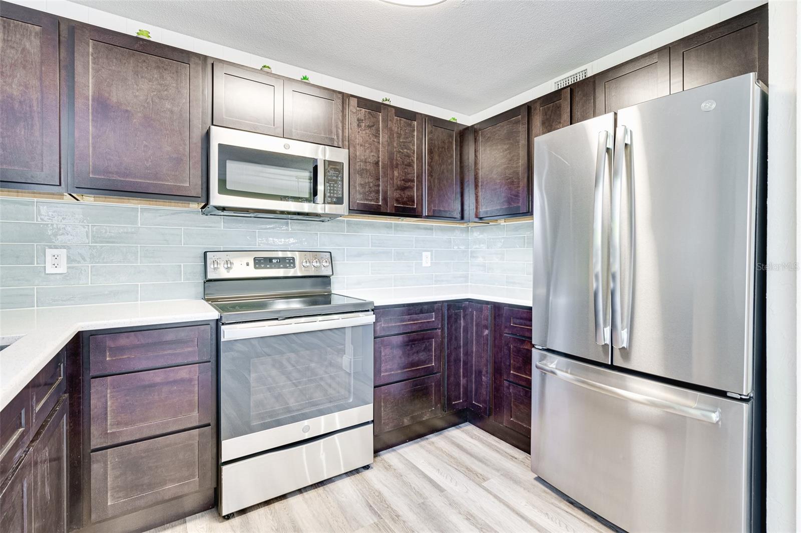 Image 9 of 28 For 315 Glenview Boulevard 3