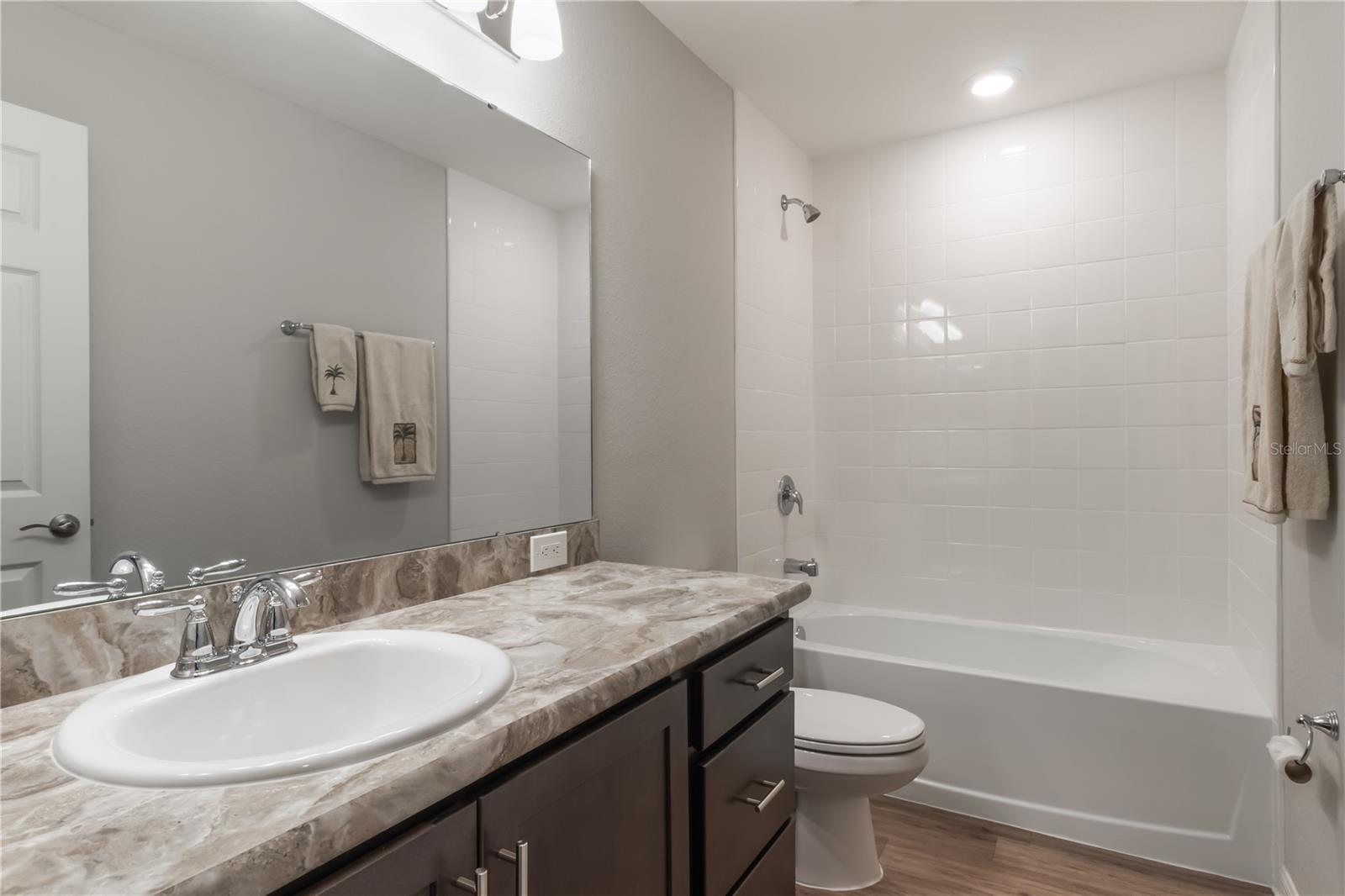 Image 17 of 23 For 490 Pentas Lane