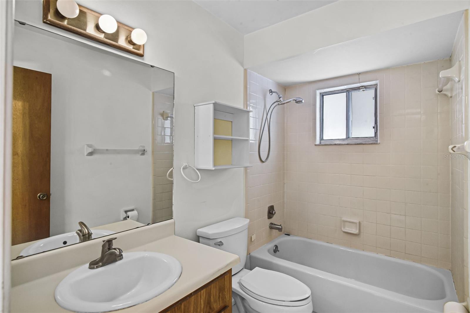 Image 14 of 21 For 327 Ketch Court