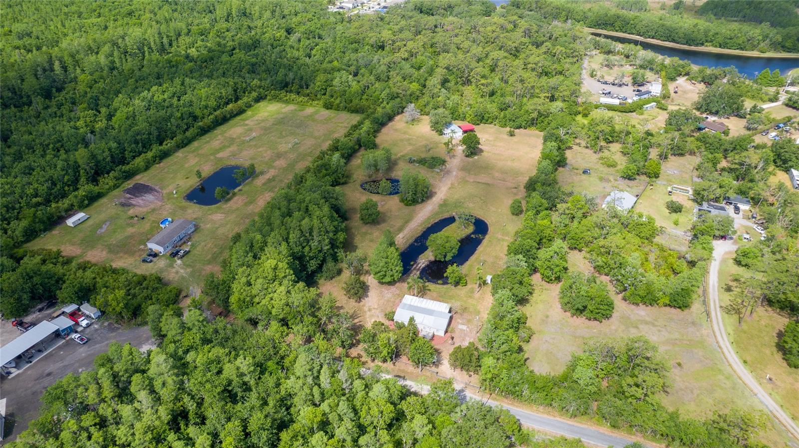Image 7 of 37 For 3960 Doe Drive