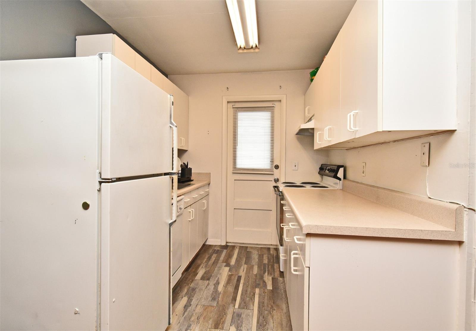 Image 11 of 19 For 320 Lakeview Street 208