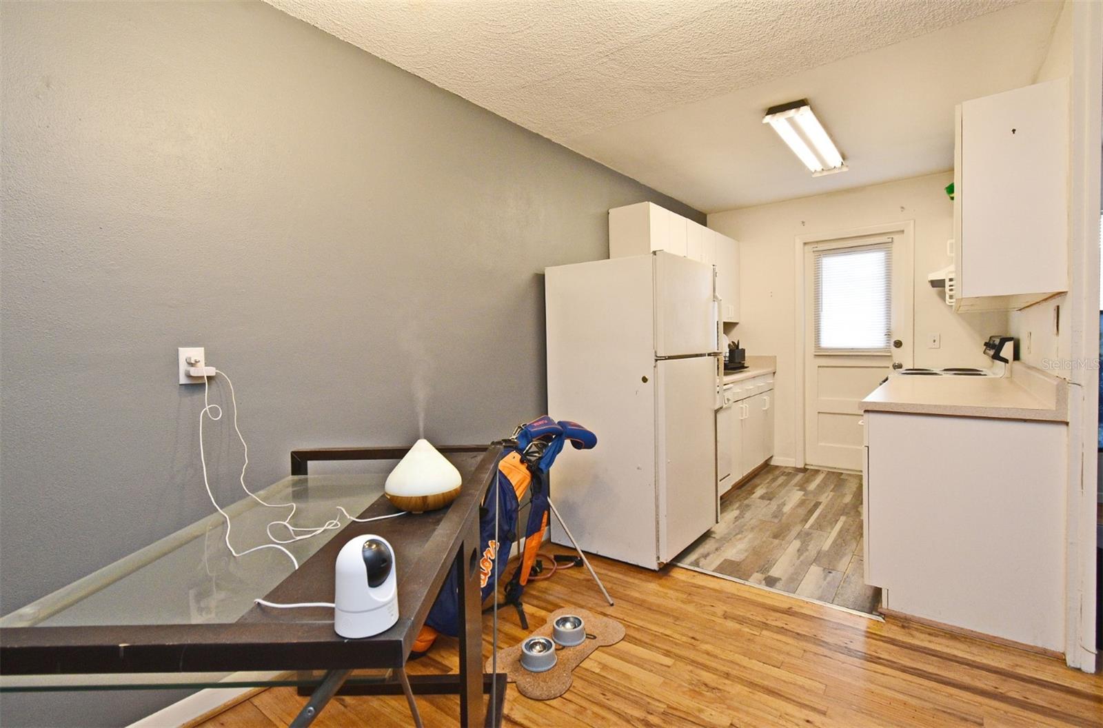 Image 5 of 19 For 320 Lakeview Street 208
