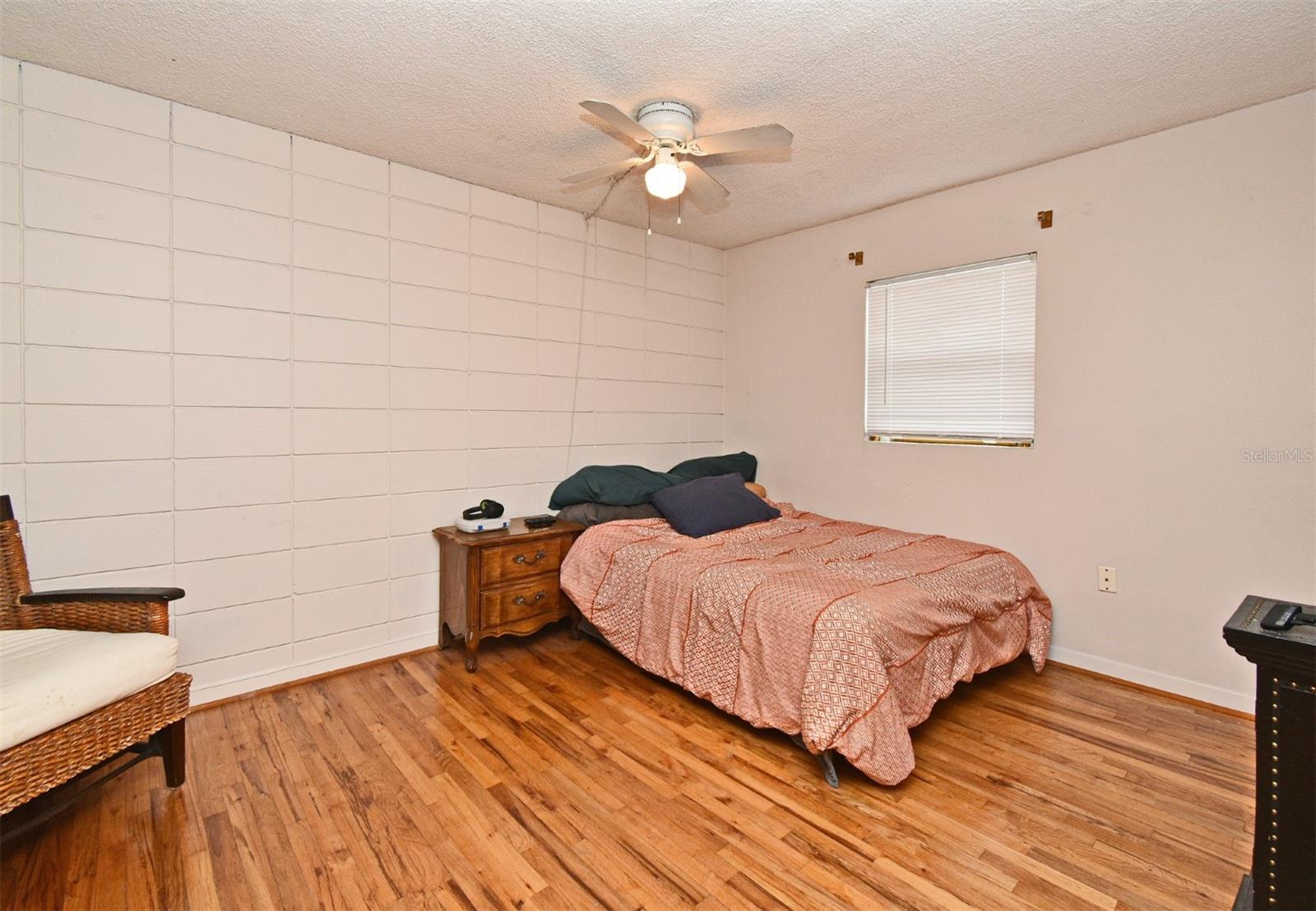 Image 6 of 19 For 320 Lakeview Street 208