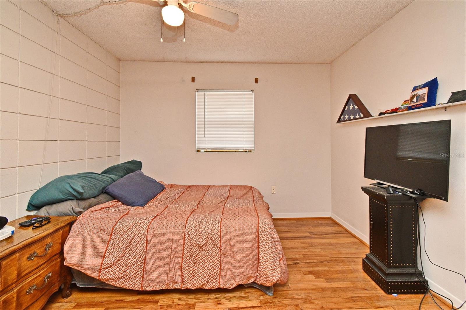 Image 7 of 19 For 320 Lakeview Street 208