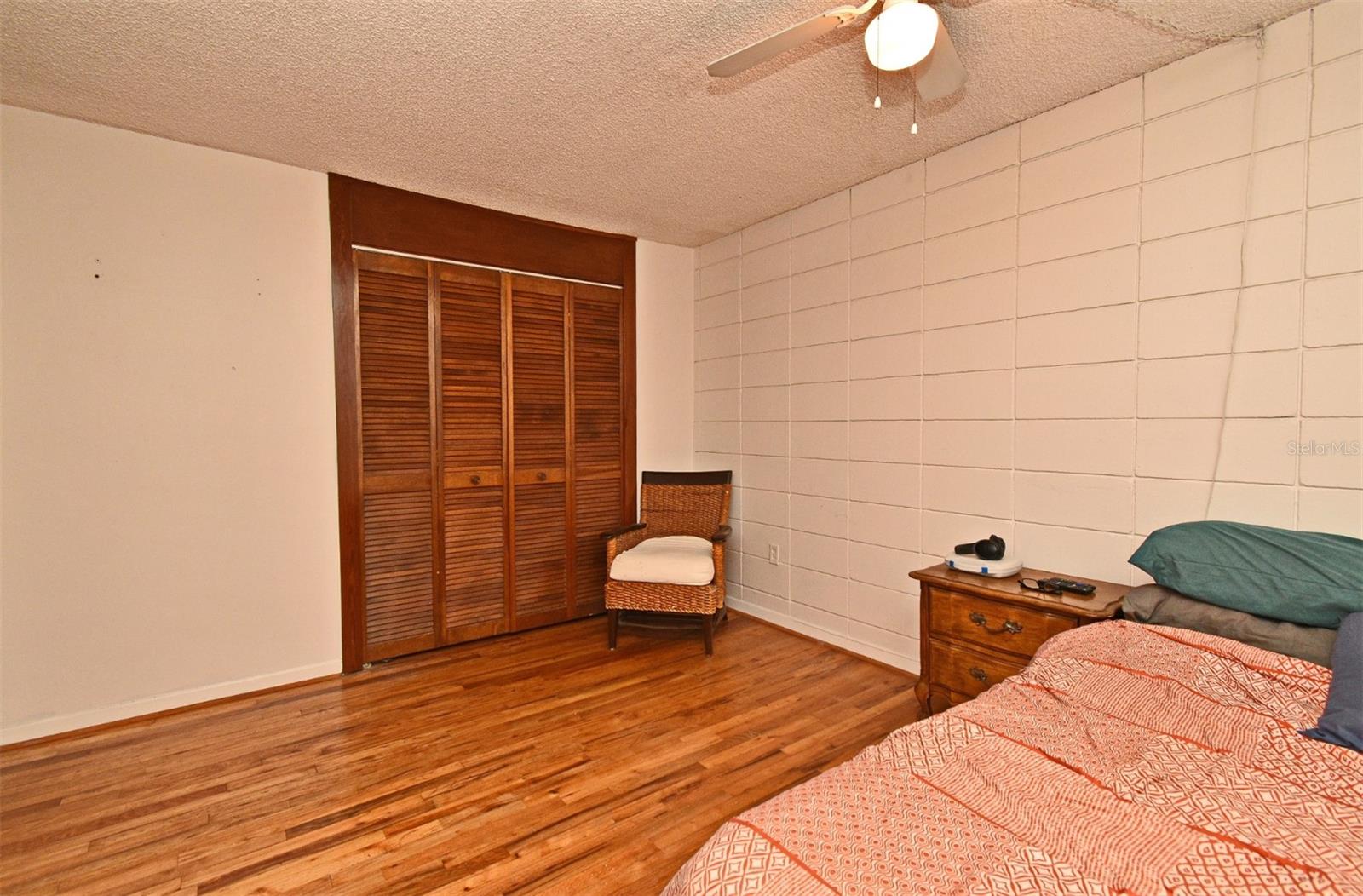 Image 8 of 19 For 320 Lakeview Street 208