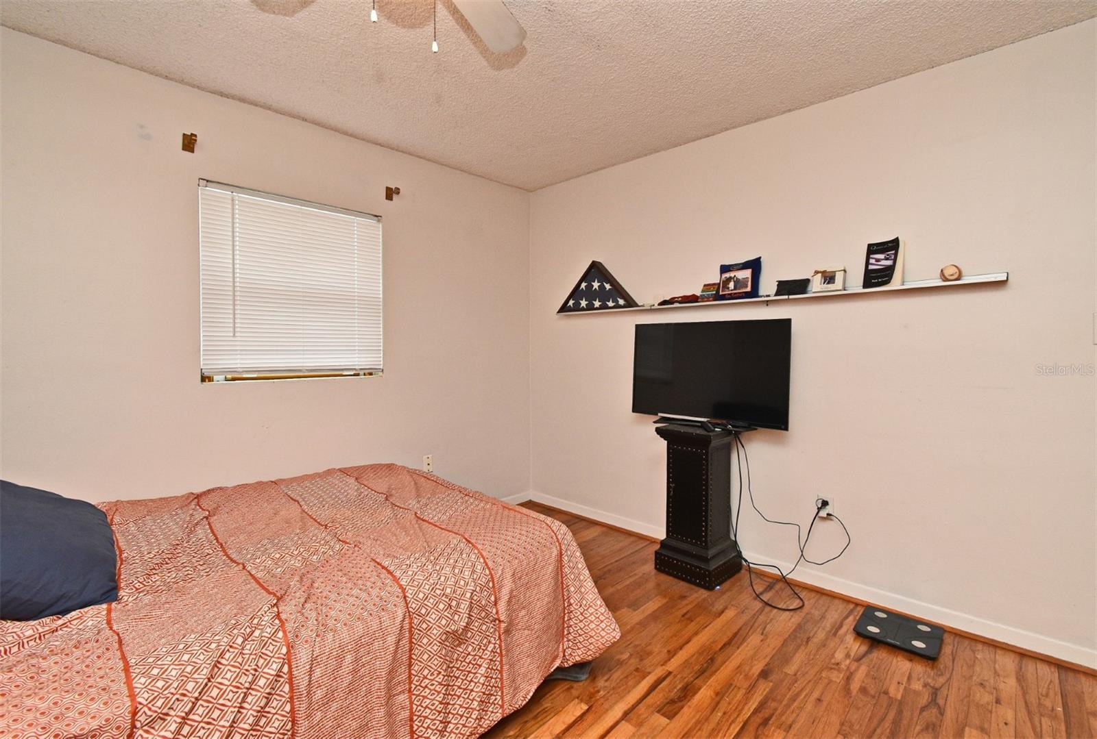 Image 9 of 19 For 320 Lakeview Street 208