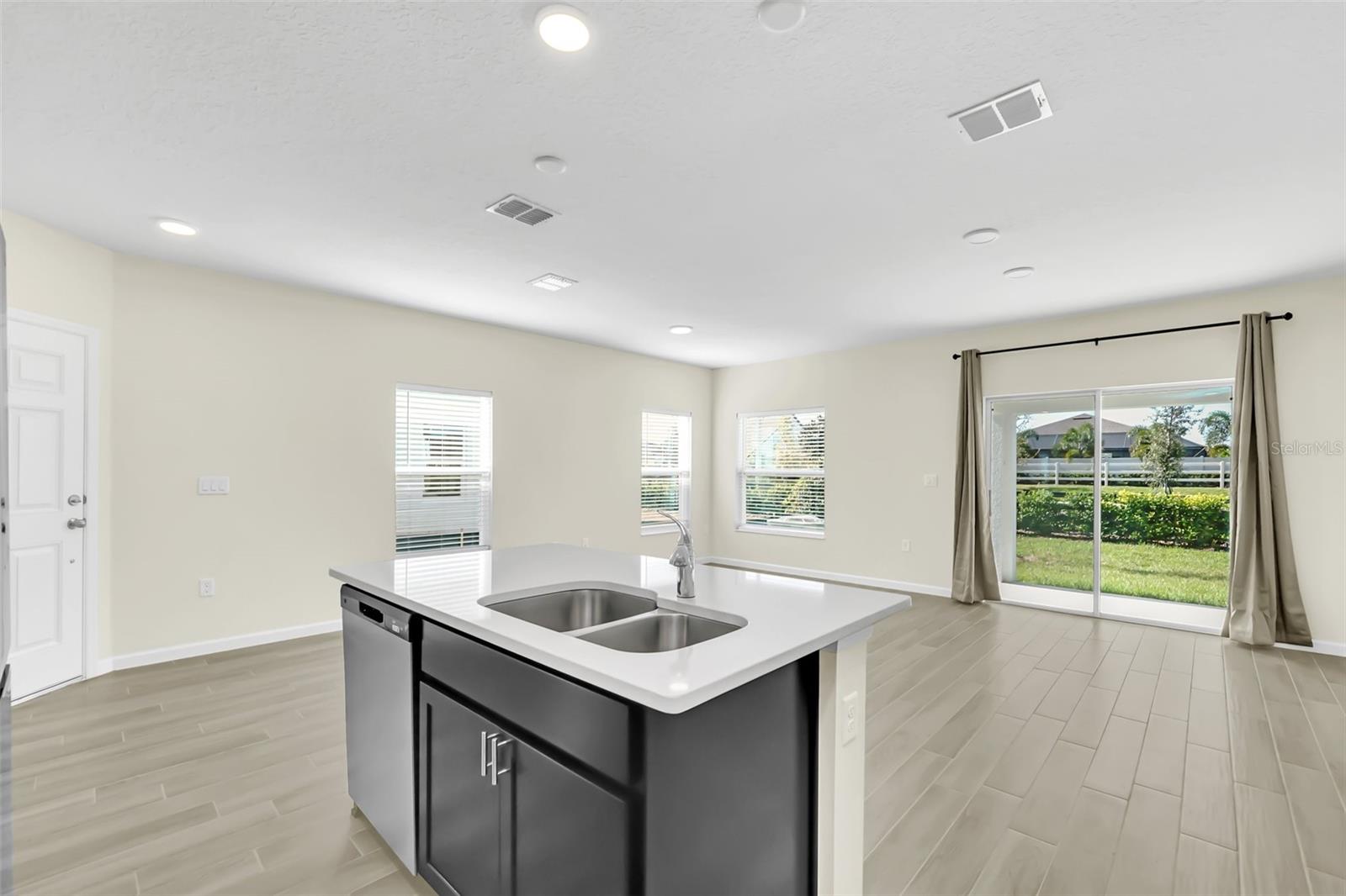Image 11 of 29 For 2806 Narcoossee Commons Way