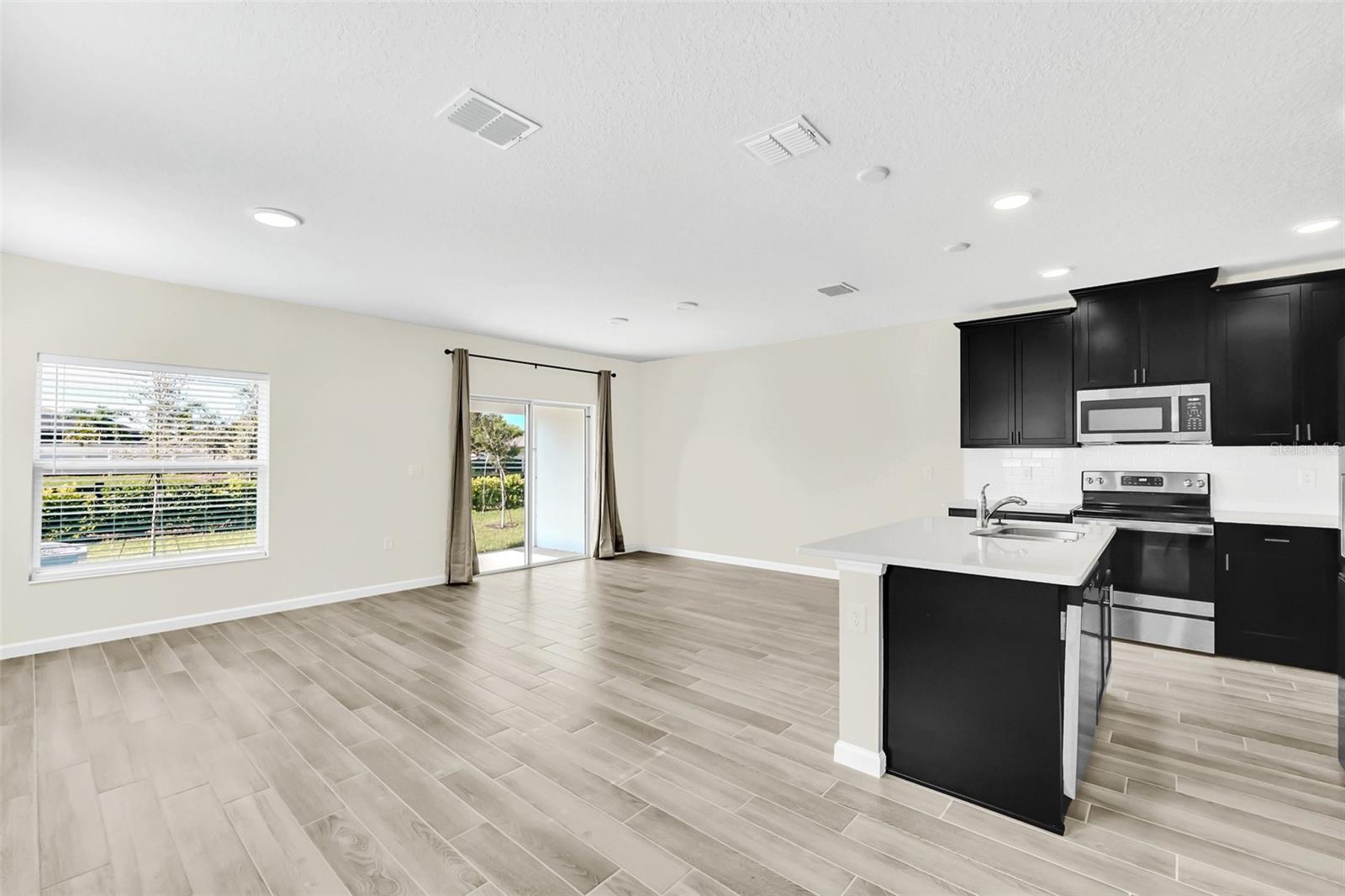 Image 4 of 29 For 2806 Narcoossee Commons Way