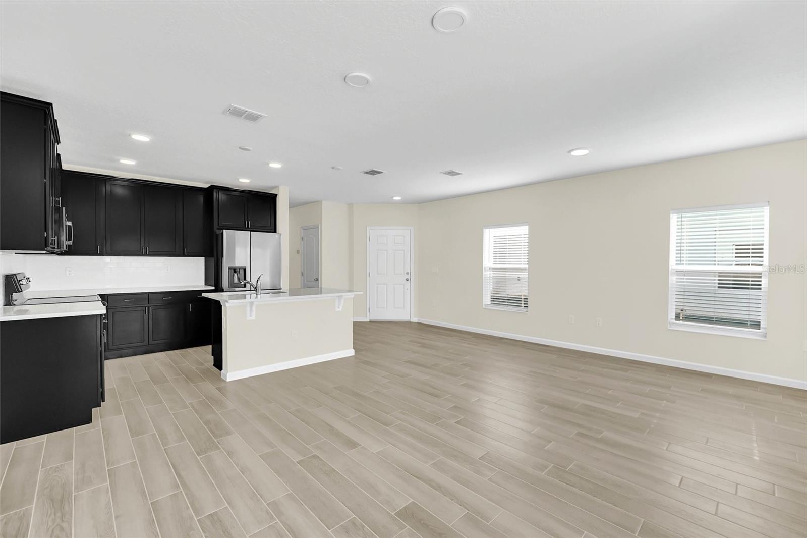 Image 6 of 29 For 2806 Narcoossee Commons Way
