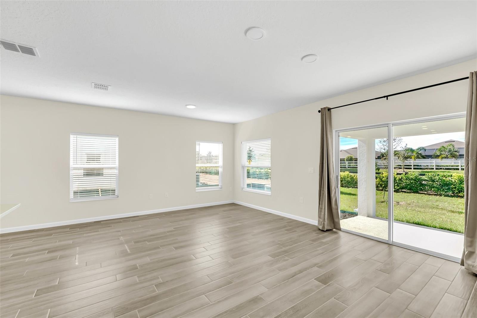 Image 7 of 29 For 2806 Narcoossee Commons Way