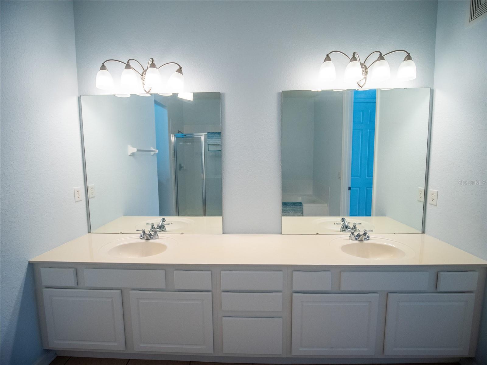 Image 15 of 33 For 4816 Cayview Avenue 20111