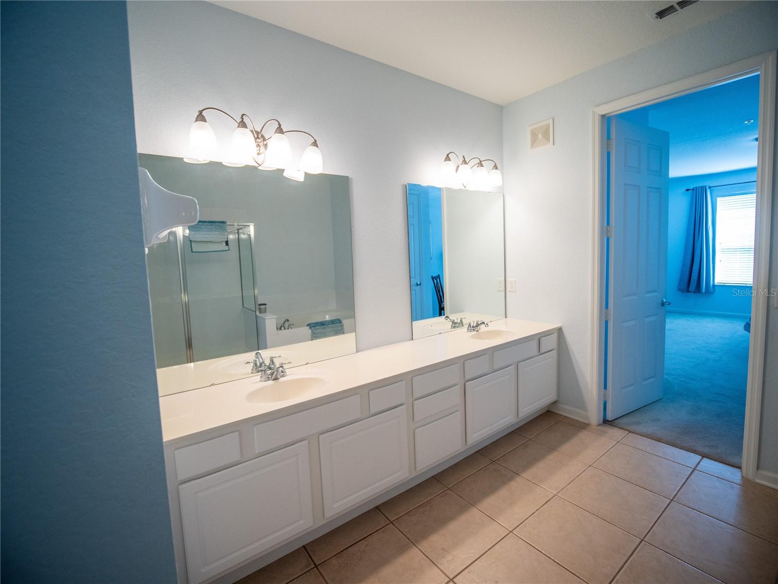 Image 17 of 33 For 4816 Cayview Avenue 20111