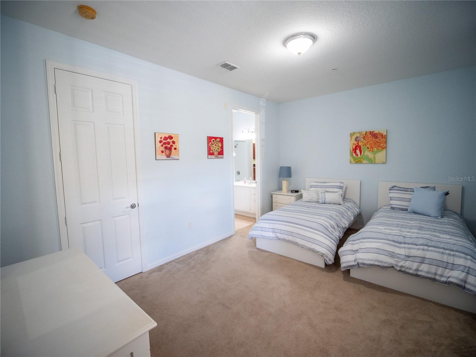 Image 18 of 33 For 4816 Cayview Avenue 20111