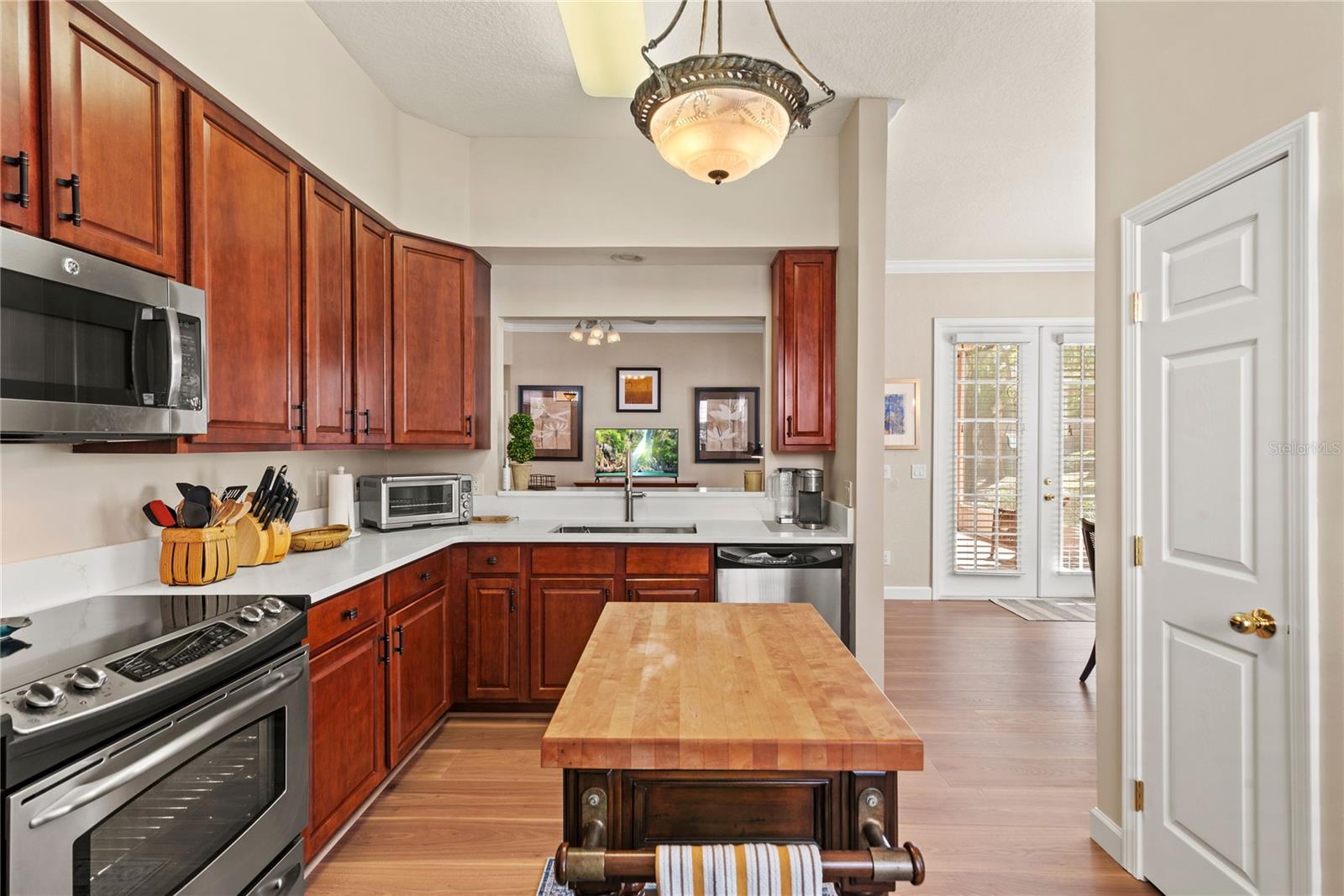 Image 10 of 34 For 7628 Bay Port Road 43