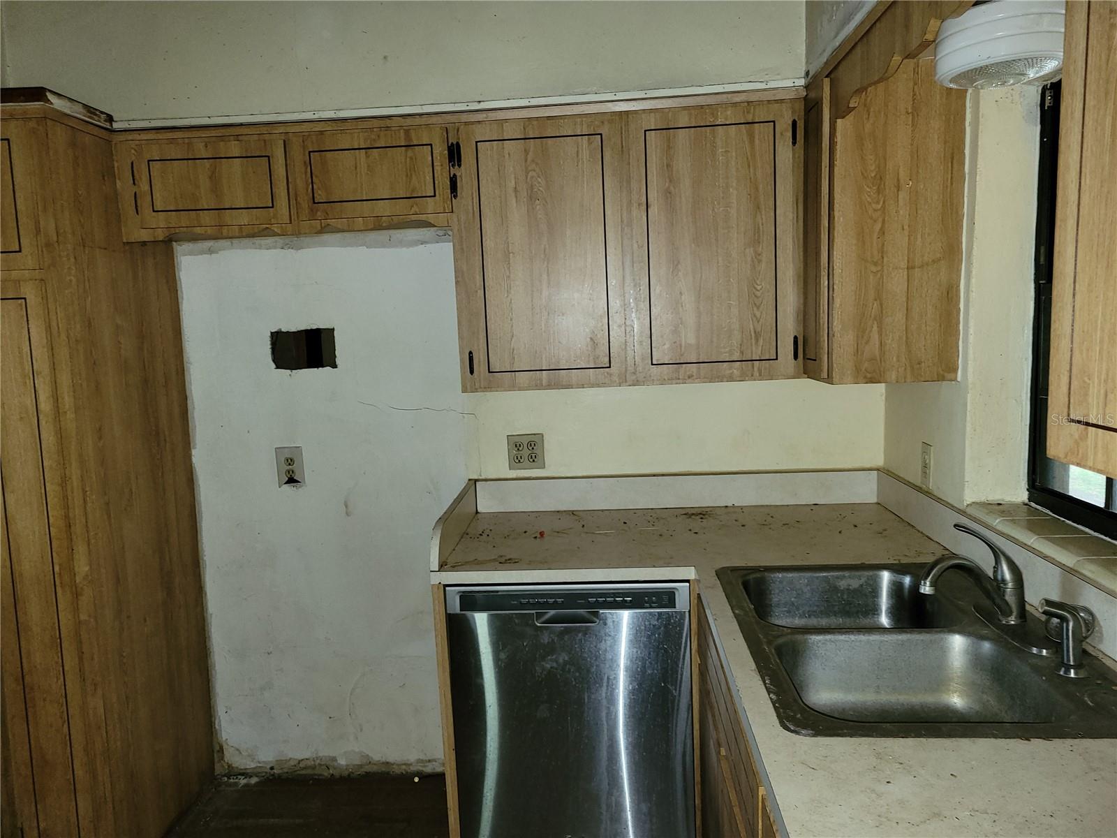 Image 21 of 25 For 3737 Magoon Avenue