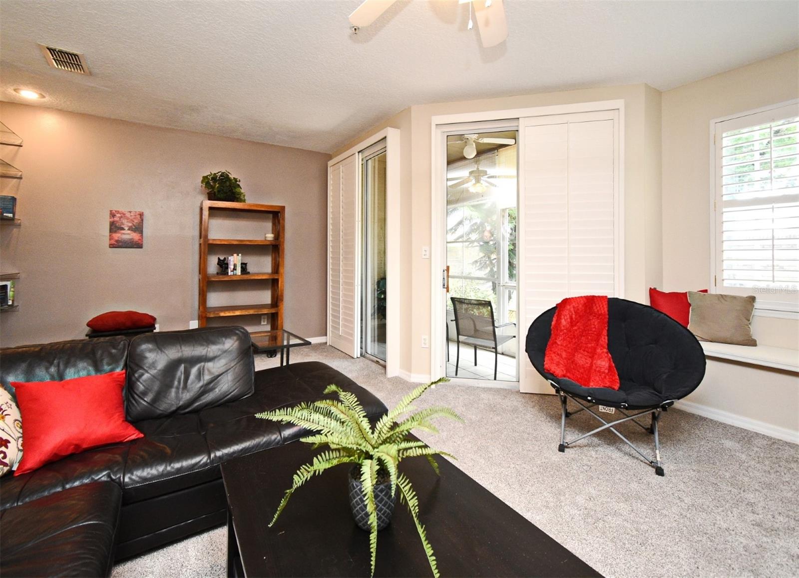 Image 11 of 30 For 677 Post Oak Circle 115