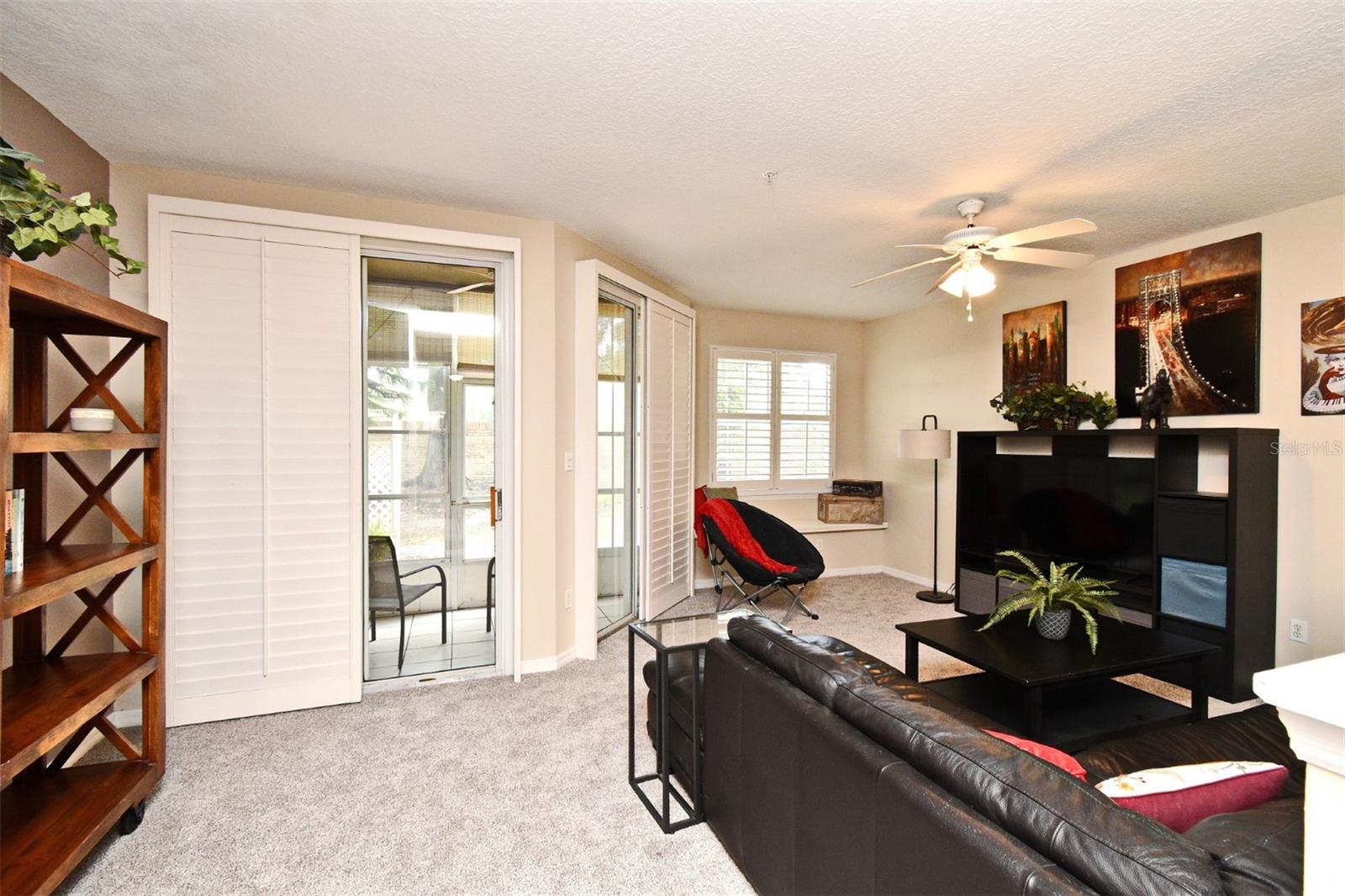 Image 12 of 30 For 677 Post Oak Circle 115
