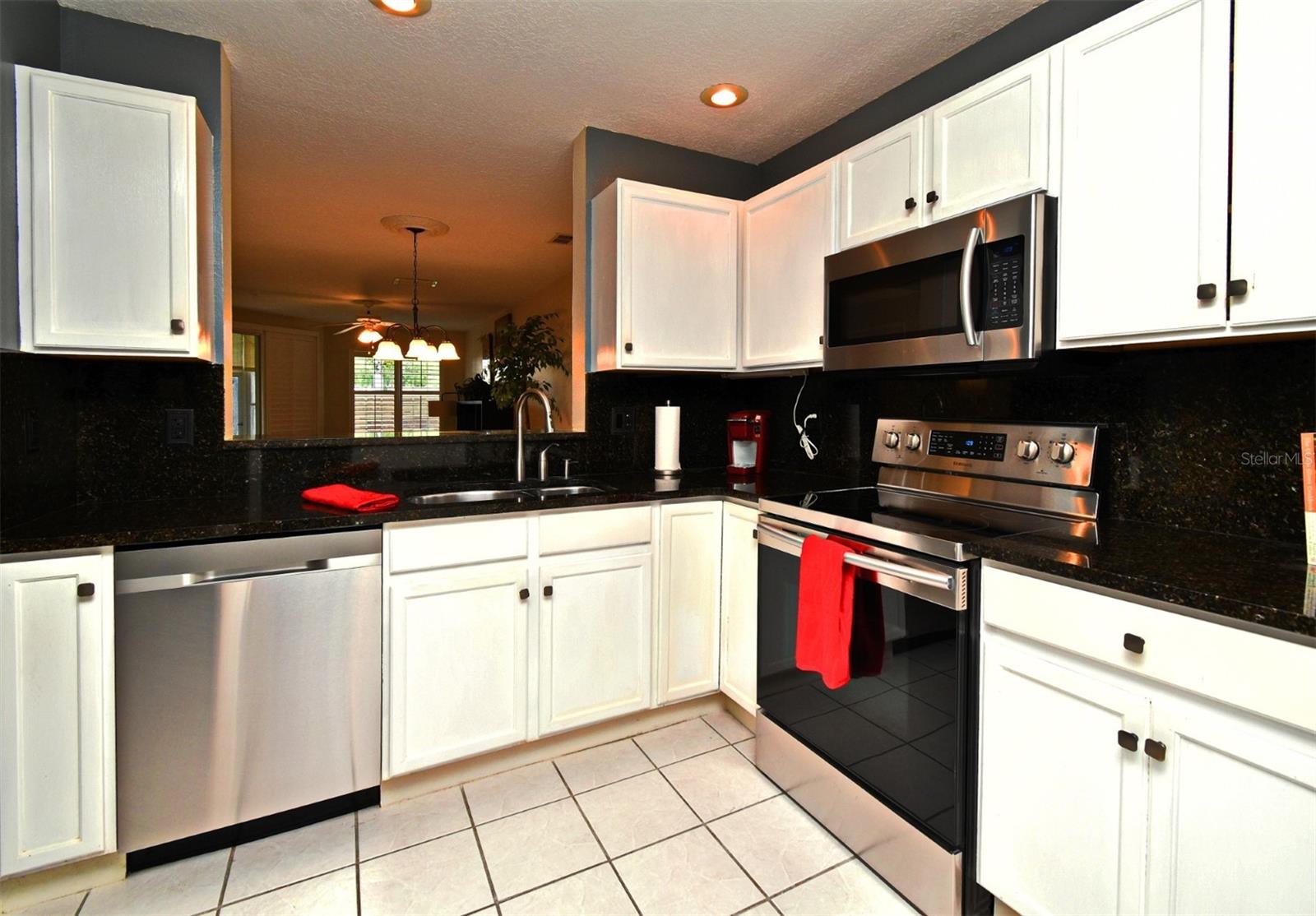 Image 3 of 30 For 677 Post Oak Circle 115
