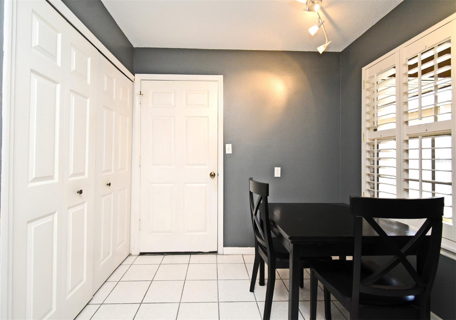 Image 5 of 30 For 677 Post Oak Circle 115