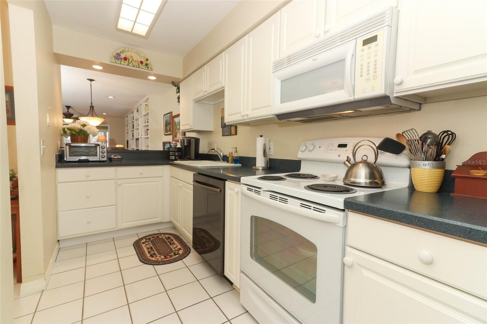Image 9 of 41 For 474 Windmeadows Street 0
