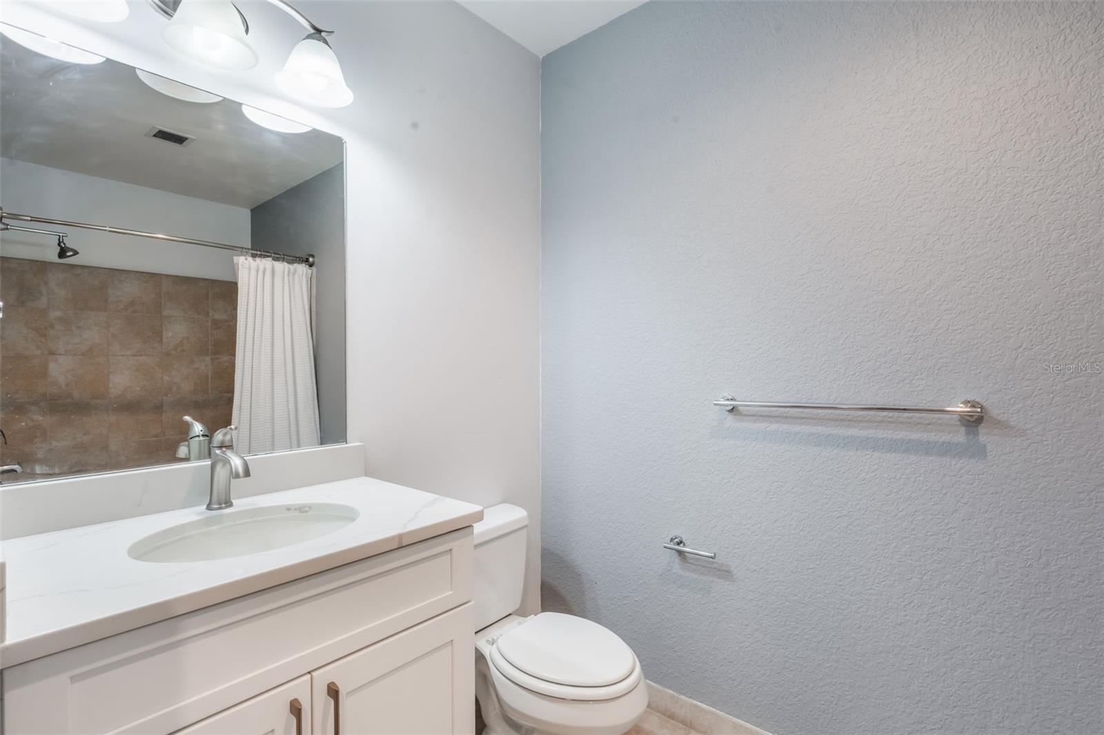 Image 9 of 19 For 150 Robinson Street 626