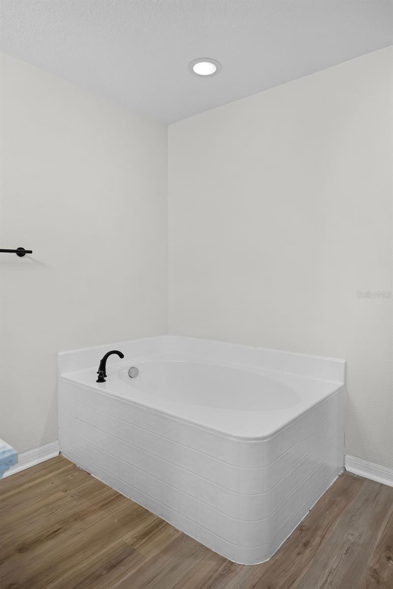 Image 33 of 54 For 520 Stonewall Avenue