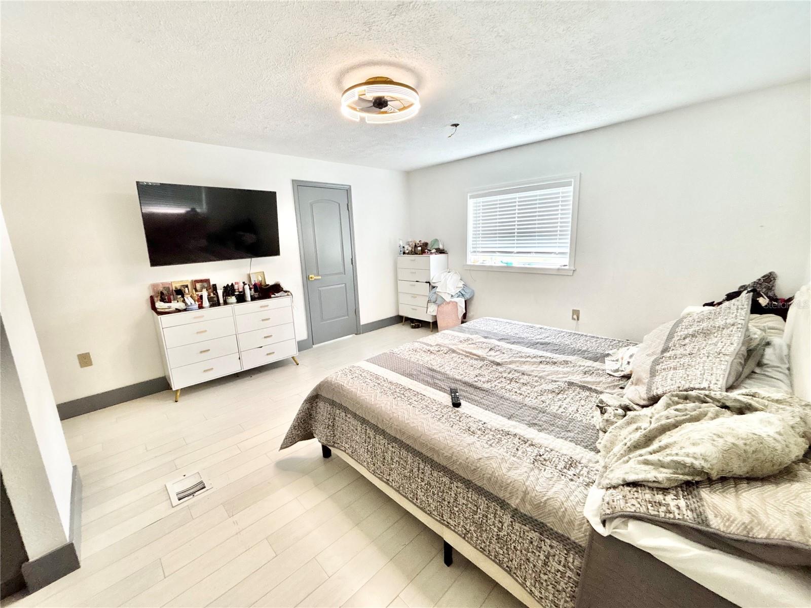 Image 11 of 36 For 2932 Larson Street