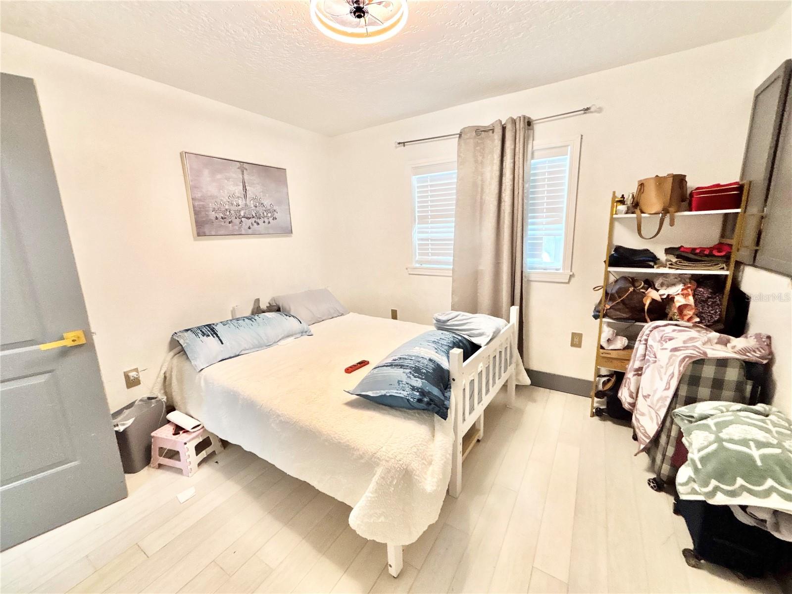 Image 17 of 36 For 2932 Larson Street
