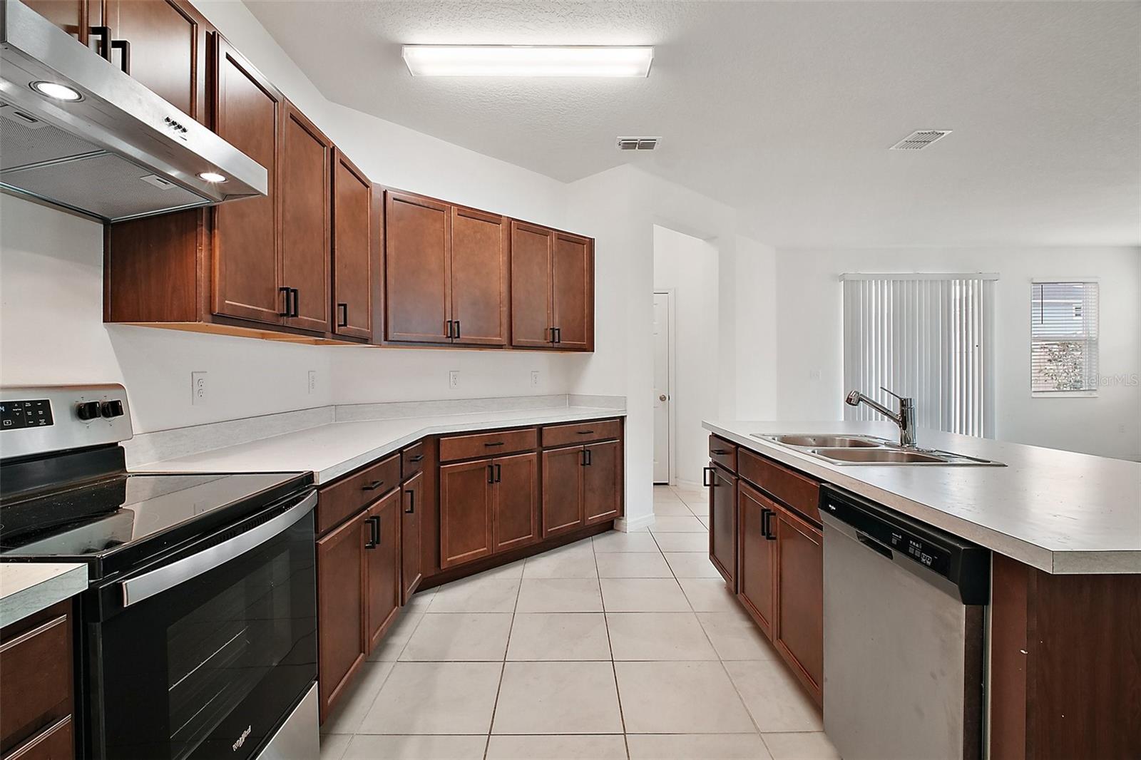 Image 28 of 34 For 7054 Cruz Court