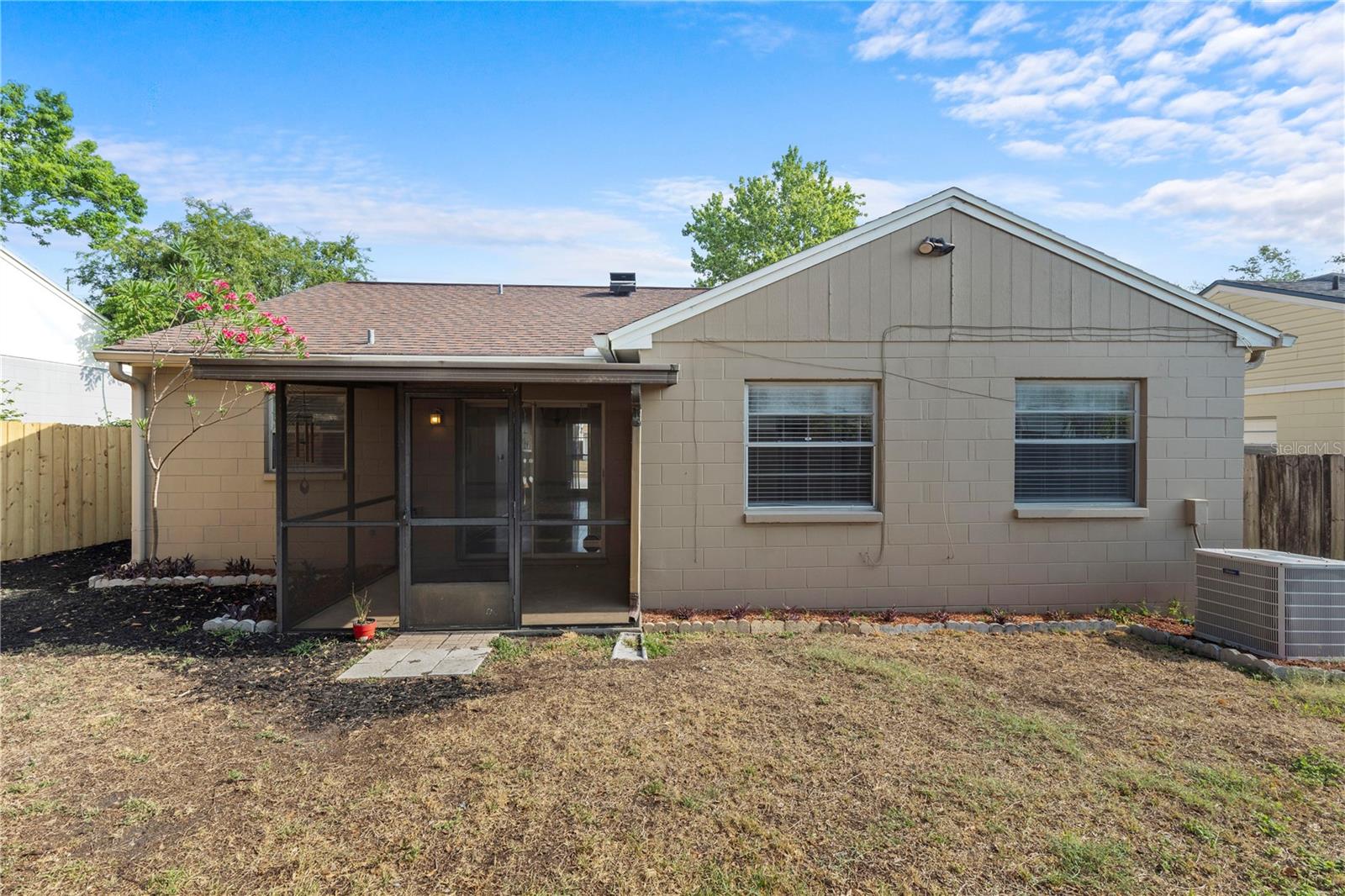 Image 17 of 33 For 1904 Crown Park Drive