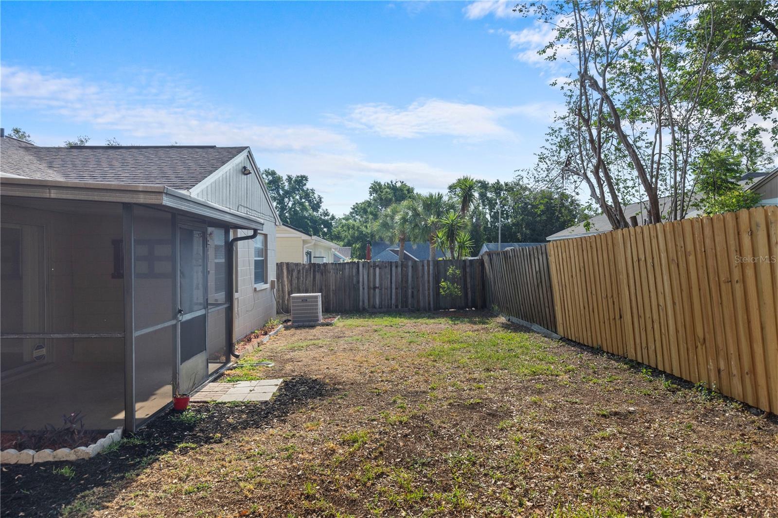 Image 18 of 33 For 1904 Crown Park Drive