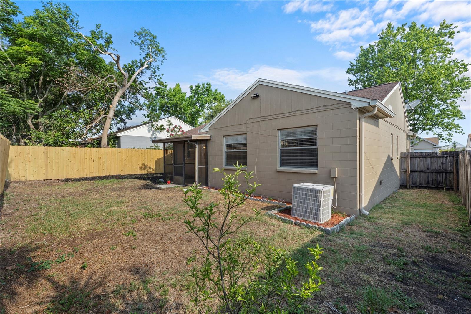 Image 19 of 33 For 1904 Crown Park Drive